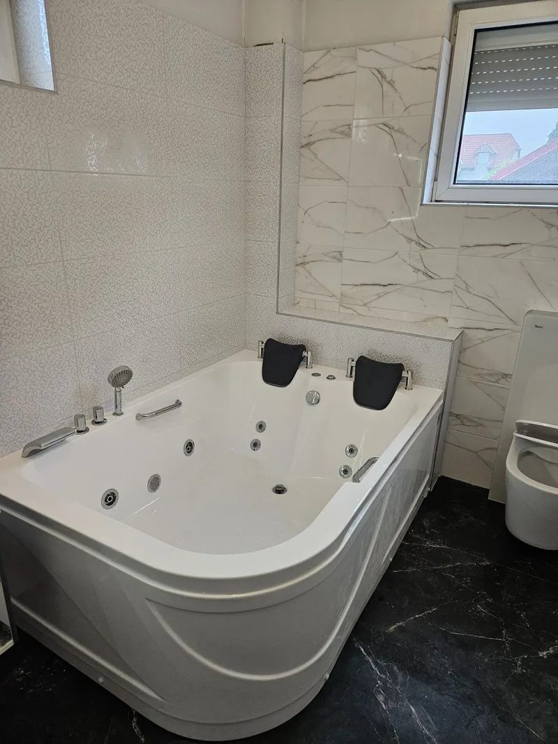 Márvány & Jacuzzi